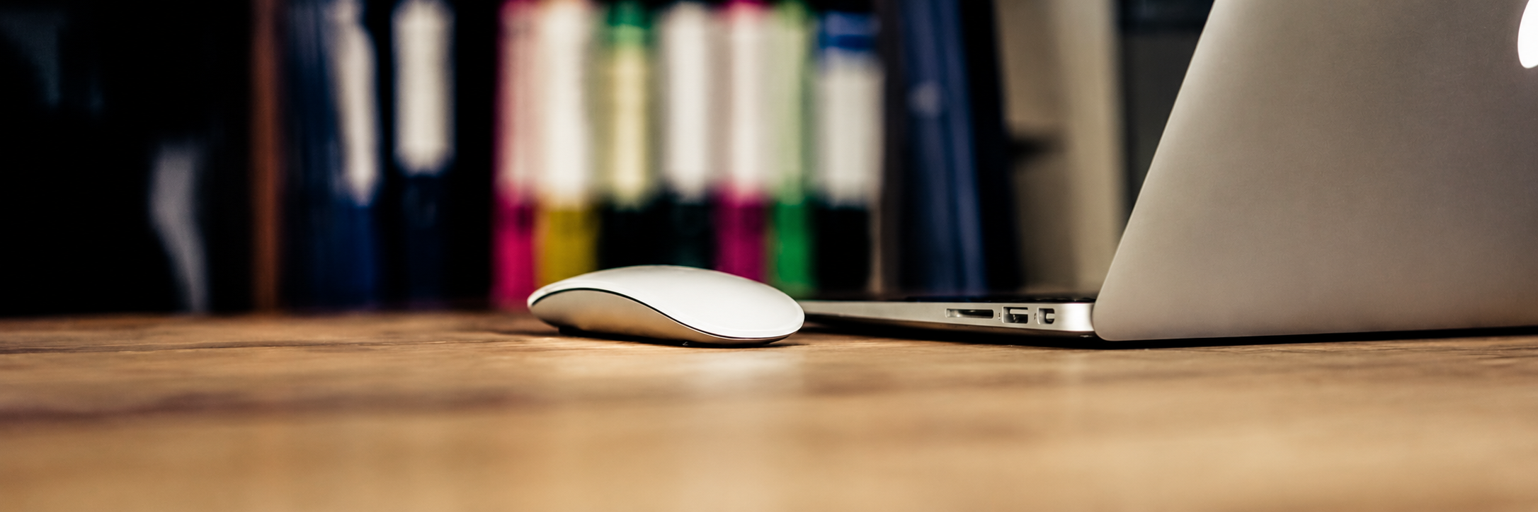 Escritorio moderno y minimalista de Administración Saladar